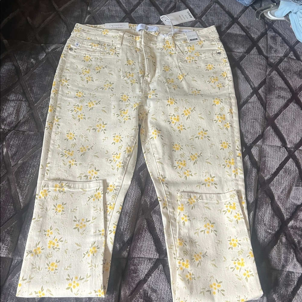 Judy Blue Women's Yellow Floral Cream Jeans - Picture 2 of 8